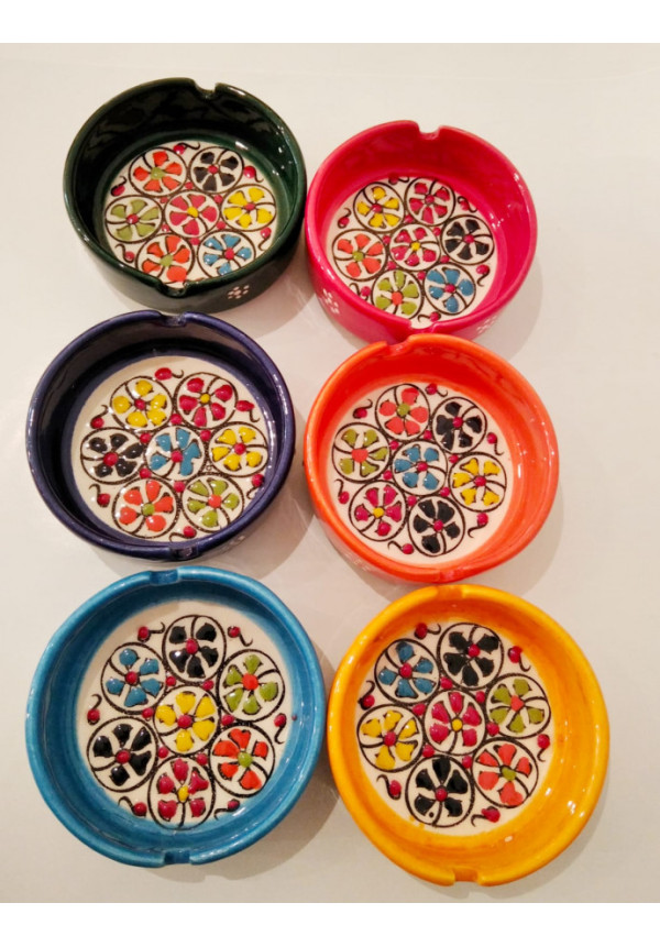 Cenicero de cerámica hecho a mano de colores