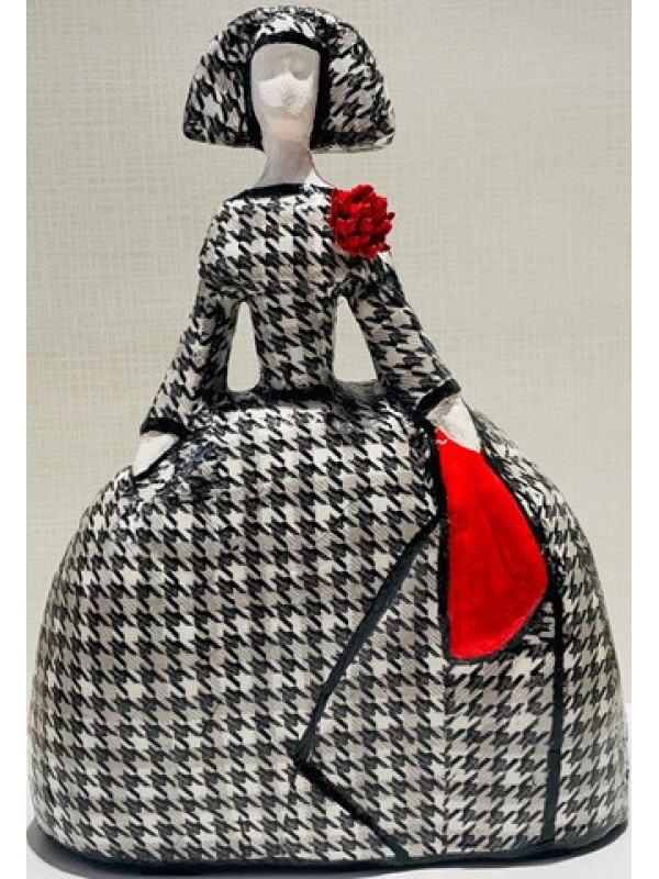 Figura Menina 22cm hecha artesanal con papel cartón piedra