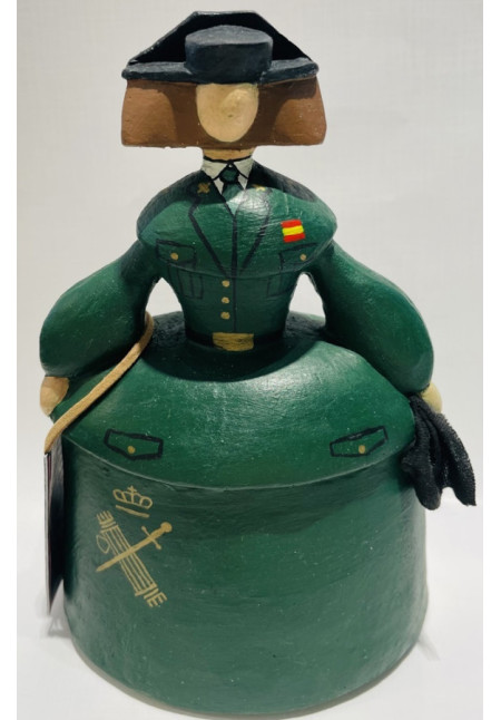 Menina Guardia Civil, de escayola echa a mamo