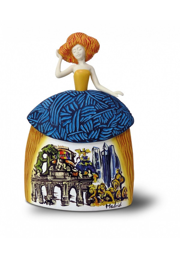Figura decorativa original de la marca Nadal. Menina Nube amarillo Madrid 12.5cm