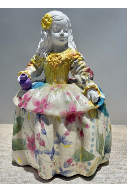 Figura Menina Margarita 15cm echa de escayola y decorada con Decoupage y Pintura Hecha a Mano. Figura Menina Margarita 15cm echa de escayola y decorada con Decoupage y Pintura Hecha a Mano.