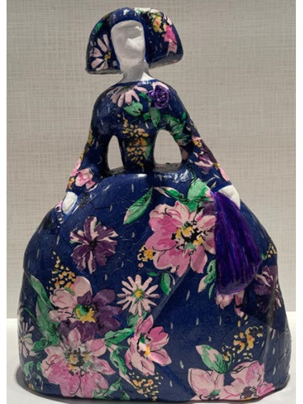 Figura Menina 22cm hecha artesanal con papel cartón piedra